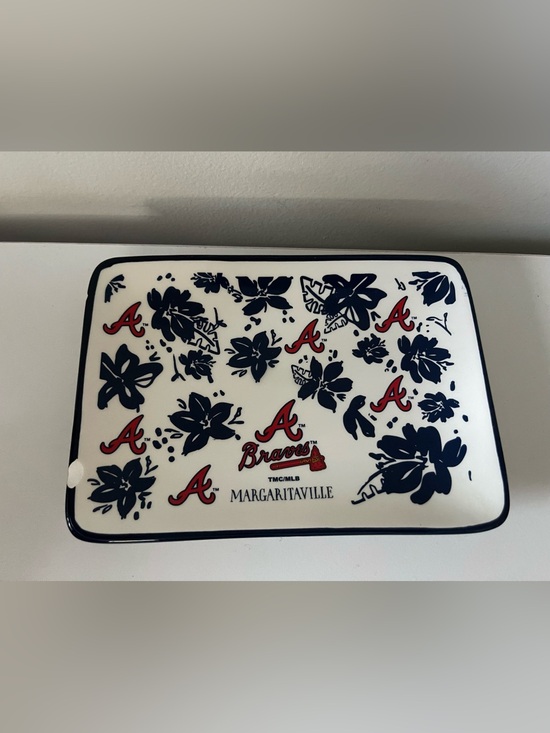 Atlanta Braves Other - Atlanta Braves Margaritaville Floral Serving Tray - White, Navy & Red Homedecor